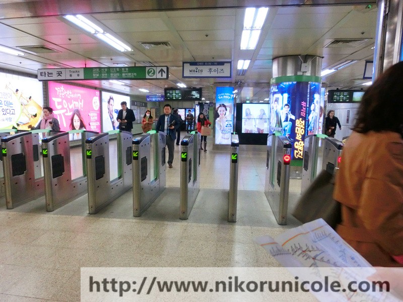 离开了（2号线 - 219） 三成Samseong地铁站青色线，前往新沙SinSa地铁站（3号线 - 337）橙色线