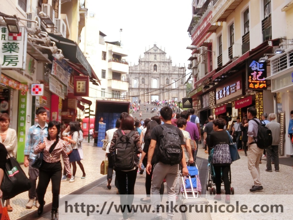 Travel to Macau Hong Kong 7 澳门大三巴牌坊