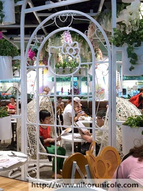 Hello-Kitty-orchid-garden-Singapore-2